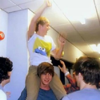 imabigfatidiot:  Liam   carrying people and koalas  