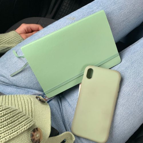 can you guess my favourite colour? love that i bought a new agenda for 2021, being naive and thinkin