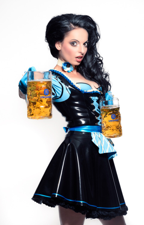 anal-plastic-rubber:  Latex dirndl