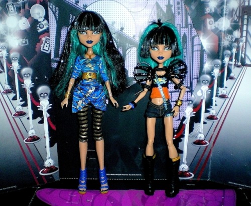 “Picture Day” Cleo(s) de Nile.Left, basic. Right, new outfit & hairstyle (Howleen&rs