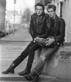 tonguesurfer:  Joe Strummer & Paul Simonon,