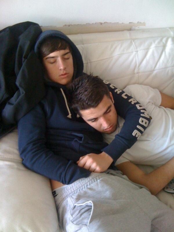 usfbullbro:  paultall98225:  Love this  Pulling it out and put it in his mouth 