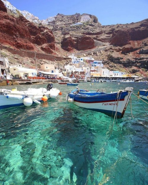 Ammoudi bay, Santorini, Greece.Photo by @mannybigsmoke on Instagram. Check out his feed for more