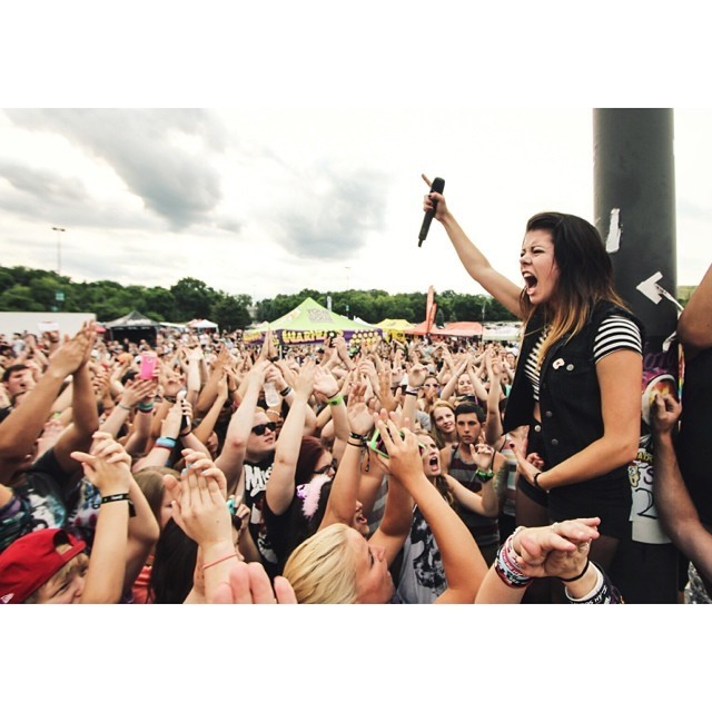 yelyahwilliams:  tayjardine:  Made it off stage towards the back of our crowd, and