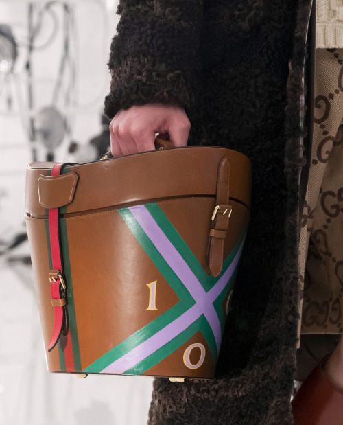 Trendy Bag for FW21 ‘COVID-19 effect’: Travel bag.- Retro hat box luggage. Balmain, Gucc