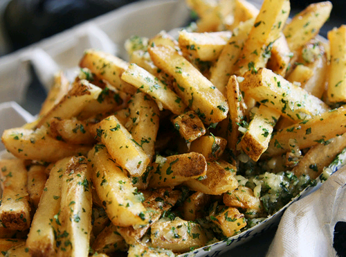 prettygirlfood:  Garlic Fries 