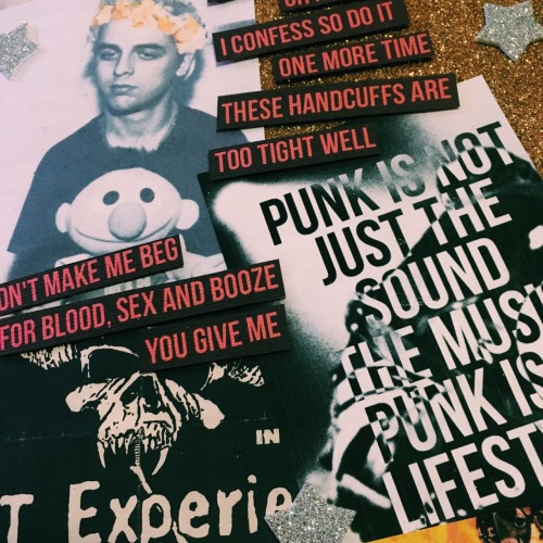 no1animallover:Here’s a few update photos of how my Green Day scrapbook is going that I’m feeling wi