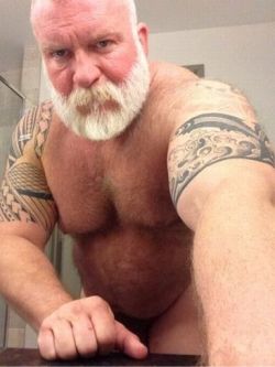 thebigbearcave:  realbearmen:  sparkplugtacklehump:  Grrrrrr!  Kyle!!!!!  DADDY  Ooooohhhhhhhhhh &lt;3