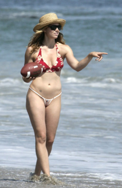 nscelebs:  pornwhoresandcelebsluts:  Jessica Biel in a teeny weeny bikini… 