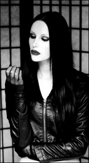 dark-beauties:  Dark beauty