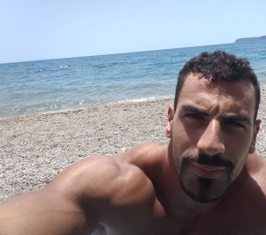 stratisxx:Sexy Greek daddy Alex Belegris hits the beach