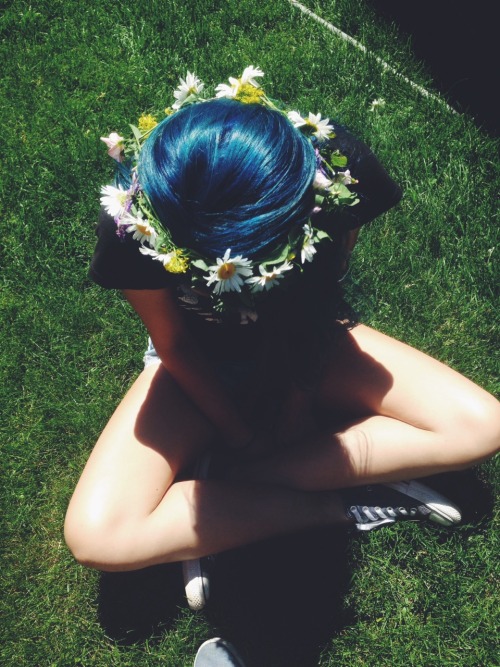 unnatural-space: i made a boss ass flower crown today