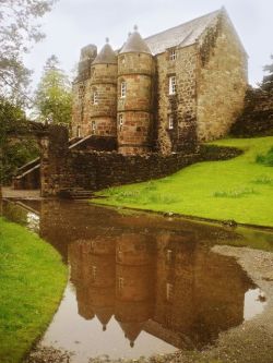 bonitavista:    Rowallan Castle, Scotland