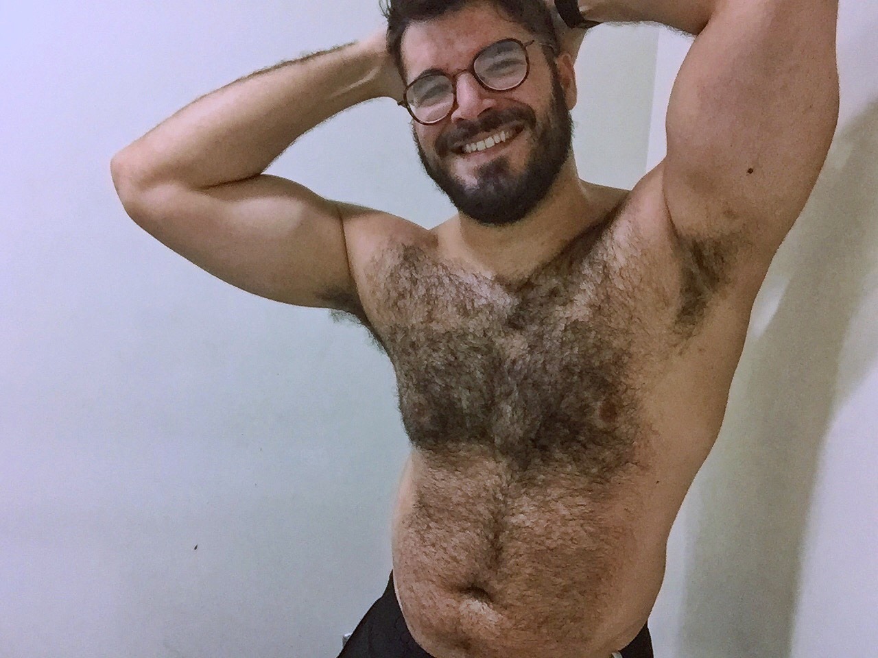 robeblr:  good eatin belly, body by planet fitness 🐽😌