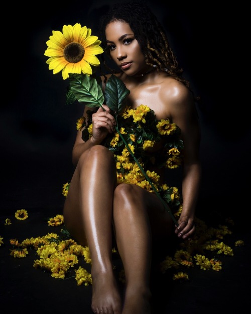 Garden of Melanin ••••••••••••••••••: @black-dtModel: Vanessa Sha'niInstagram: sweet.passions