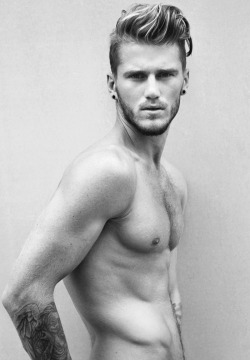 fagggotries:  Sonny Henty 