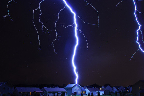 lueurux:Lightning by jhusband on Flickr.don’t delete the caption