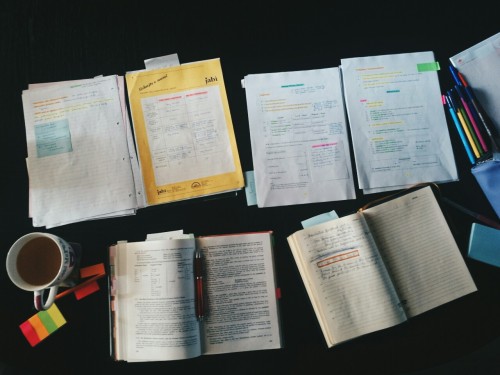 thestudybee:Rise and shine. Busy bee. Big exam in 27 hours. Ugh.