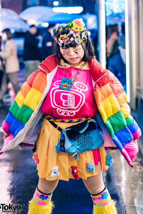 tokyo-fashion:19-year-old Japanese decora Purin-chan on the street in Harajuku in the rain wearing c