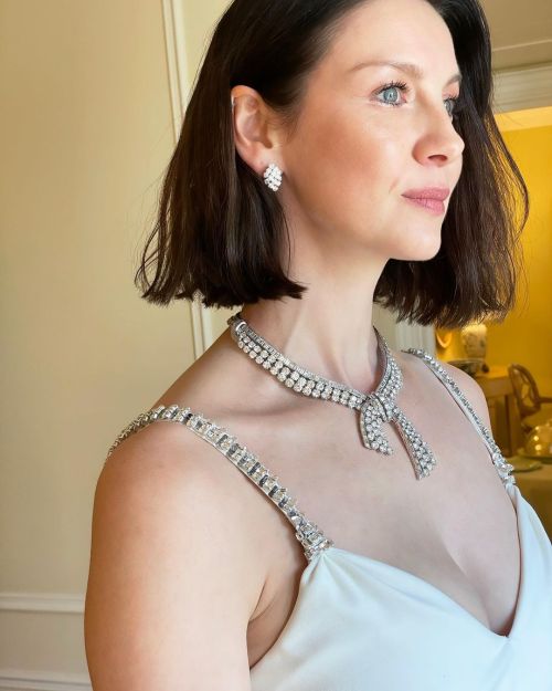  Caitriona Balfe prepping for the 94th Annual Academy Awards red carpet 