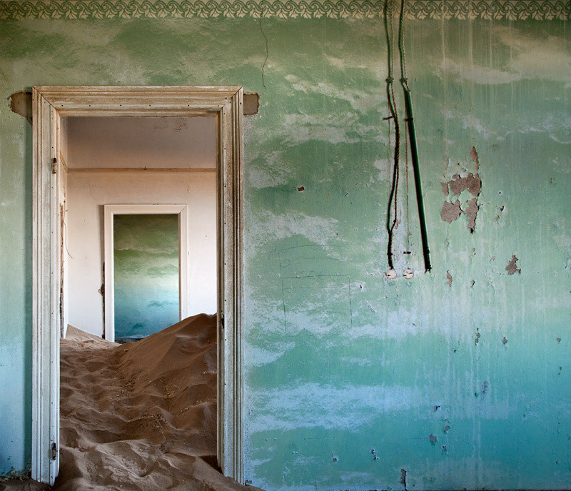 likeafieldmouse:  Alvaro Sanchez-Montanes - Indoor Desert (2010) “By the end of