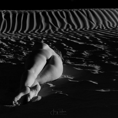 jerryseyes:Last gasp…”Date In The Dunes”with Stevie MacaroniLovely black and white shots in the dune