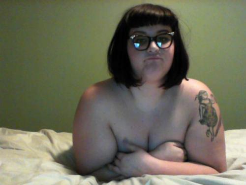 macabre-menagerie:  sup just being naked.  