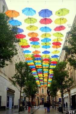 thethingsiveseen-photography:Umbrella street,