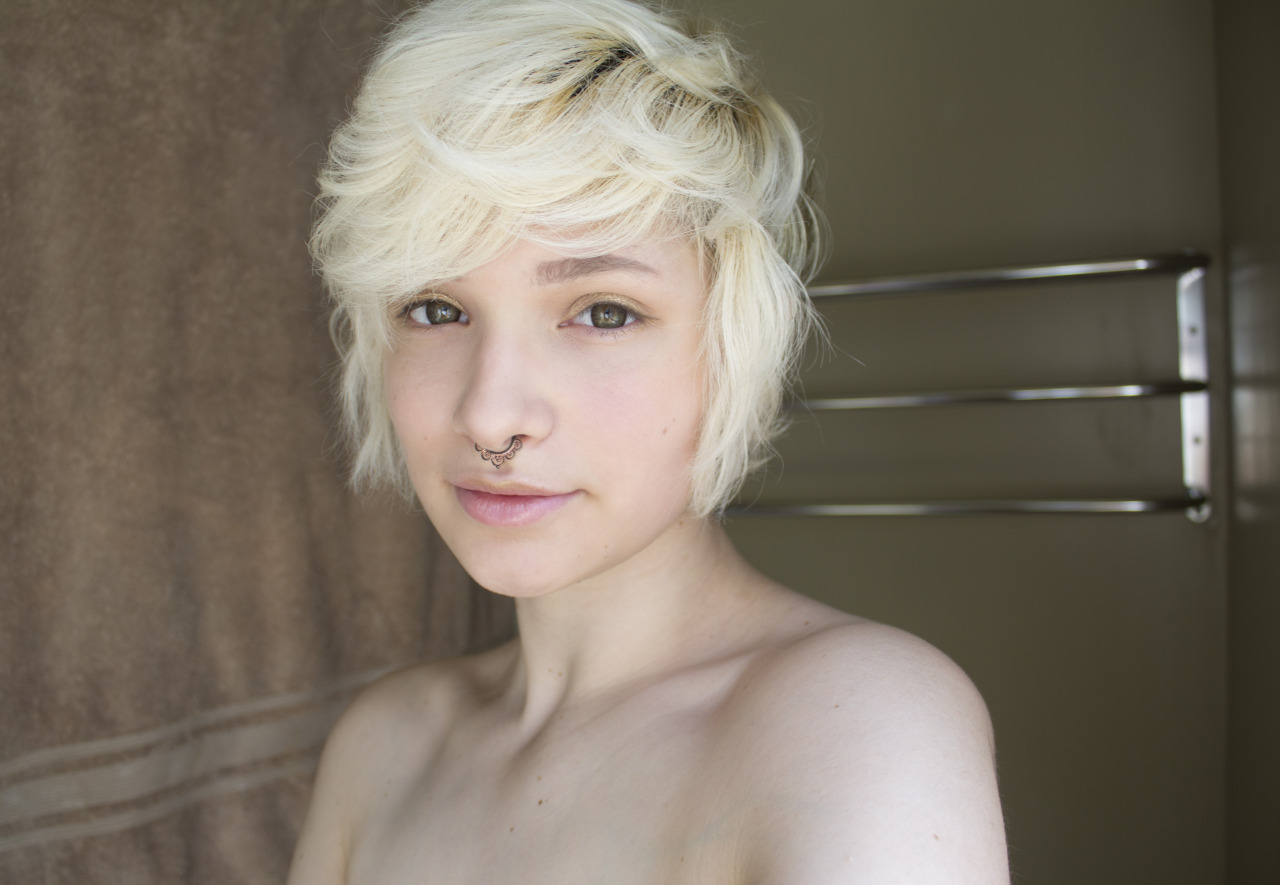 criedwolves:  i was never born i simply escaped from a renaissance painting 