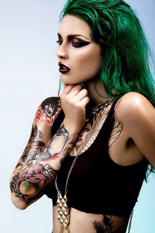 altmodelgirlcrush:  Victoria van Violence