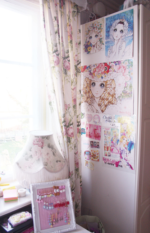 nekochama:pastelbat:My room is filled with floral pattern(◕‿◕✿)so pretty aw