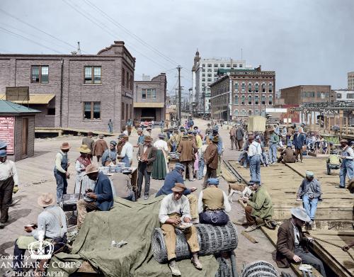 Jacksonville, Florida (USA), around 1910. Lunchtime on the docks.