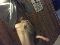 recently-bi:  Told you I was getting bored with the same ol pics.   Who wants to join me for a freeballing jog?