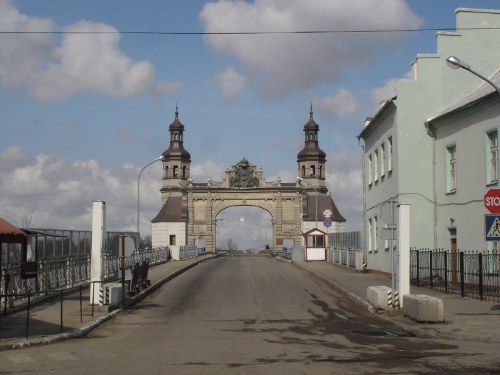 Queen Louise Bridge in Sovetsk/Tilsit (2006 and 1924).Tilsit, once part of East Prussia, was renamed