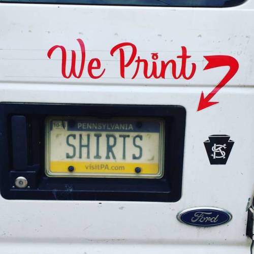 @keystonesignandcompany adding some fly details to the van this afternoon! 💯🖌💨.
.
.
.
.
#weprint #vanitylicenseplate #shirts #keystonesign #alwayshandpaint #bigdog (at Awesome Dudes Printing)