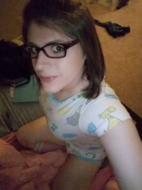 sophias-ageplay:  Found these while browsing older photos on my computer. This was my favorite onesie for the longest time. Not only was it my first one ever, but the design made me feel quite little. Shame it tore around the snaps. **Please don’t