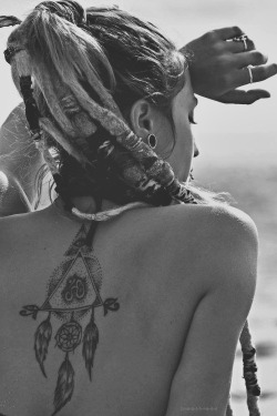 itscolorl3ss:  Dreads, Tatto and Alargador