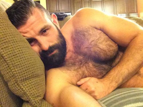 justsayjohnny:  Stretch on out. 