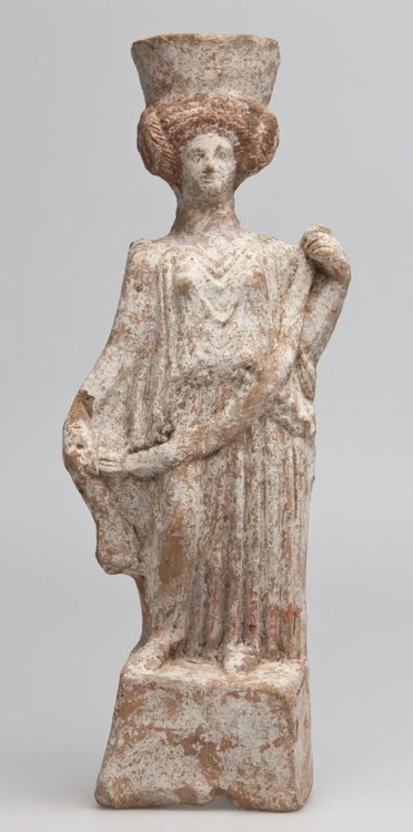 harvard-art-museums-sculpture: Standing Female Figure, 425-375 BCE, HAM: Sculpture Figure far right 