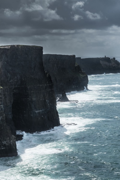 XXX vistale:   Cliffs of Moher | via   photo