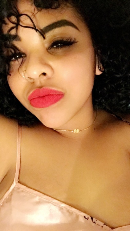 mochahontaas:Late night selfie shoots  SC: mochahontaas