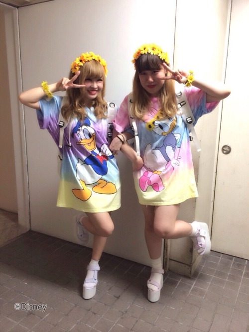 spinns-net:  Donald Duck and Daisy Duck in teenage girls in Japan are said to be “Donadeji&rdq