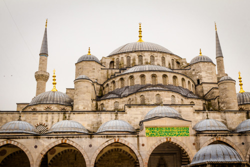 Blue Mosque sobre cielo gris