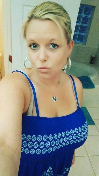 frkysexymom33:  Sundress season….. Finally!! Lol  Smoking hot 