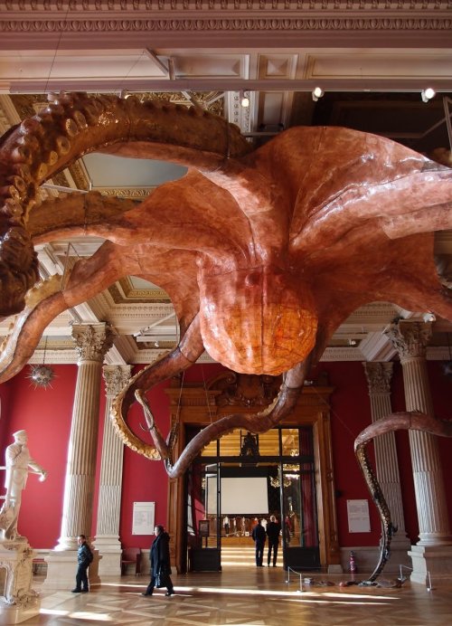 ex0skeletal:Sculpture by Chinese artist Huang Yong Ping, “Wu Zei”, a 25 meter wide octopus at Monaco