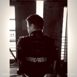 superherofeed:  Jeremy Renner behind the scenes of ‘CAPTAIN AMERICA: CIVIL WAR’. That logo though!!!!!