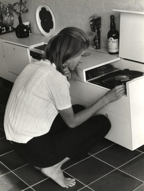 superseventies:  Girl at Record Player, 1970. Photo by Claar Pronk. 