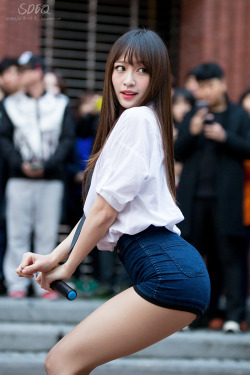 kpop-now:  Hani pose 