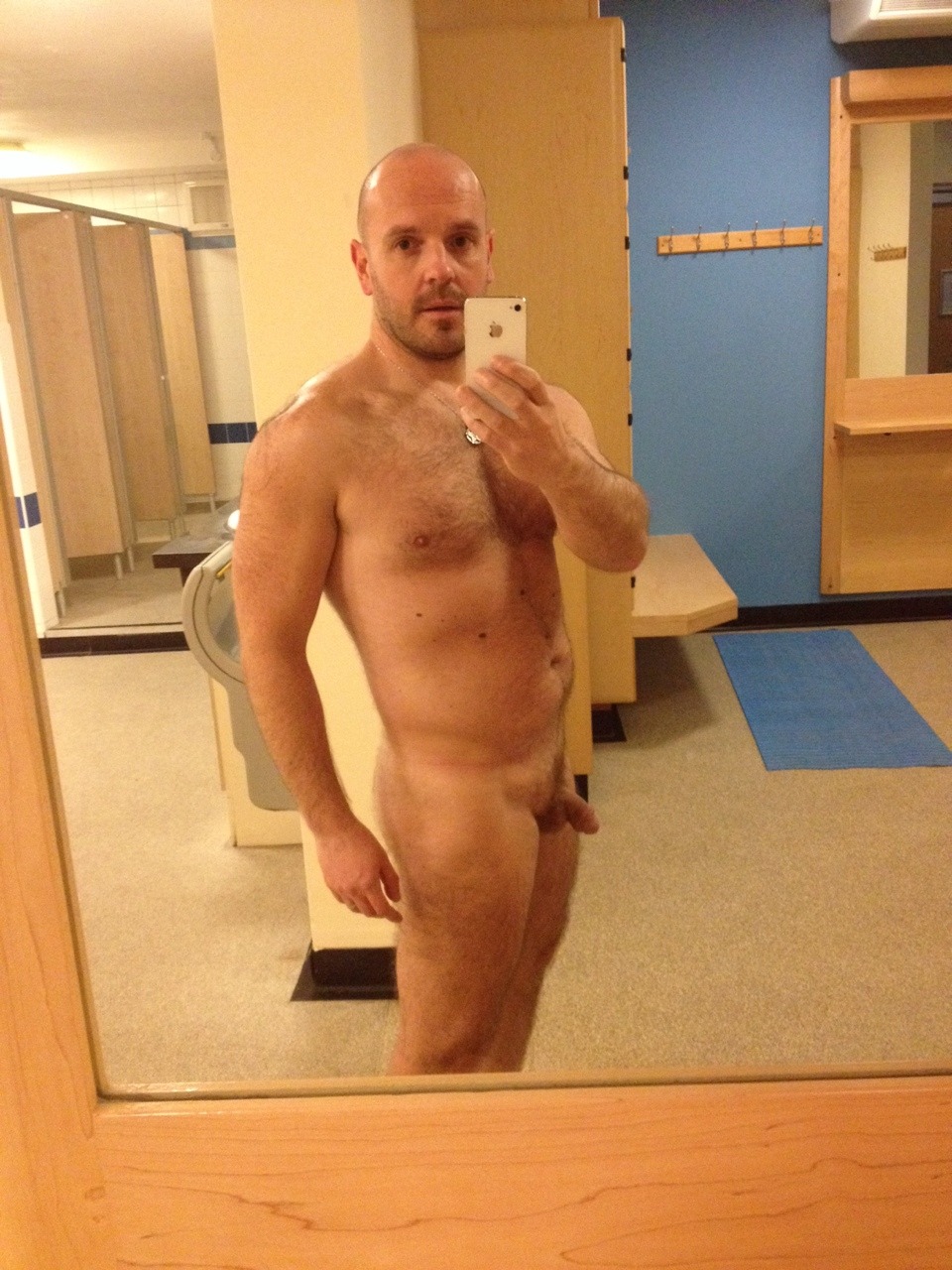 tinydickjock:  Thanks for the pics…hot man!