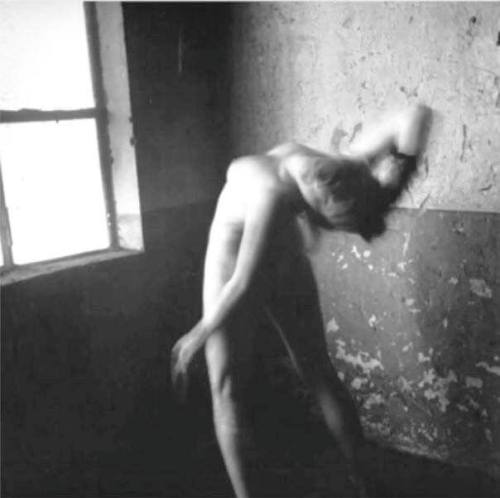 o-amor-e-a-vida-a-sonhar:  © Francesca Woodman